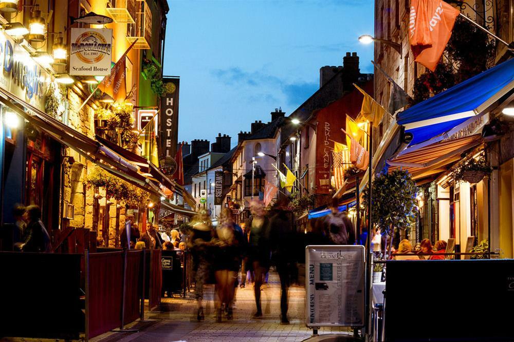Snoozles Quay Street Tourist Hostel Galway Exteriér fotografie